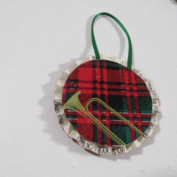 Victorian Christmas 3-D Rosettes large (17) collection - Picture 15 of 16